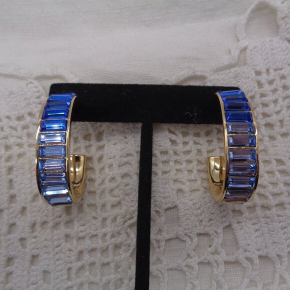 ST. JOHN Blue Baguette OMBRE CRYSTAL Hoop Pierced EARRINGS - Picture 2 of 9